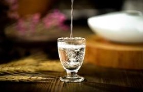 品牌白酒整箱批发特价(各种白酒批发价格)
